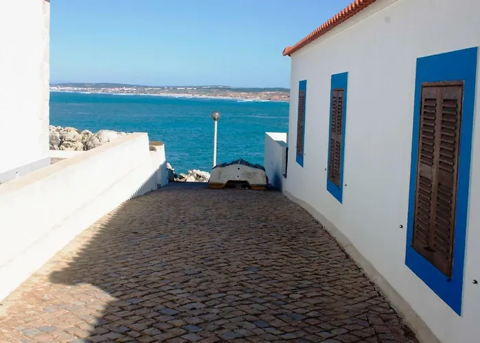 Friendly * Peniche